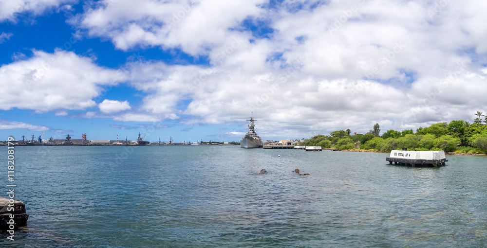 The USS Arizona Memorial in Pearl Harbor, USA. Memorial marks resting place of sailors and Marines who died when the USS Arizona was sunk by Japan.