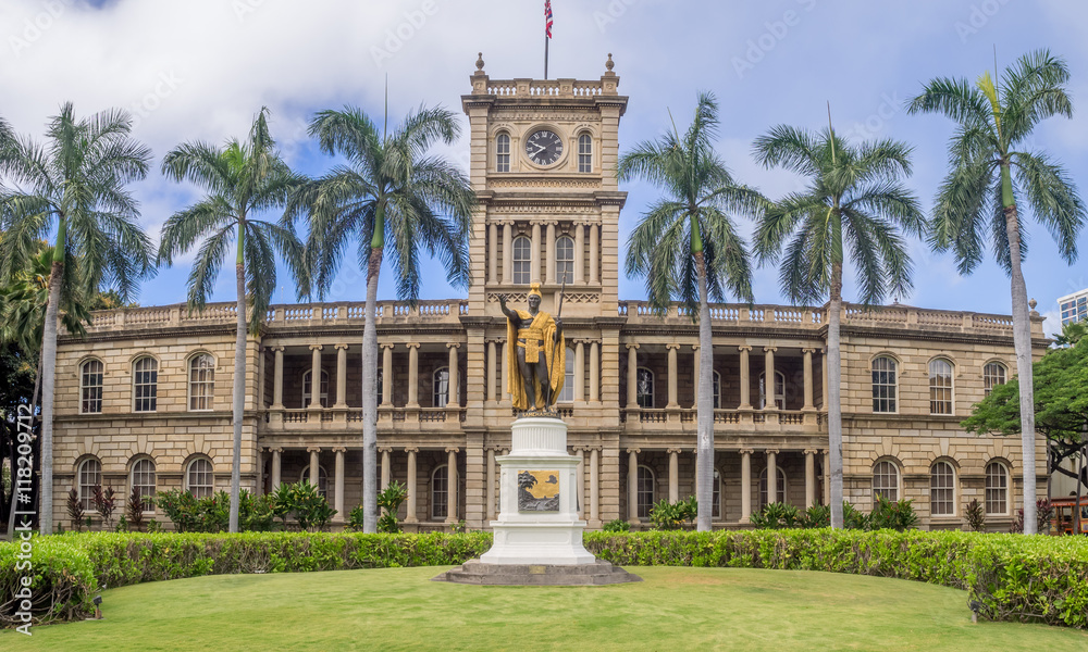 King Kamehameha I Statue in front of Ali iolani Hale, the Hawaii Supreme Court Building on King Street in Honolulu.