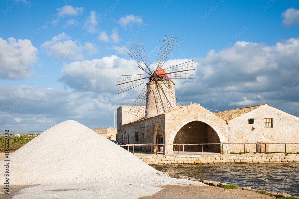 Salt pan windmill