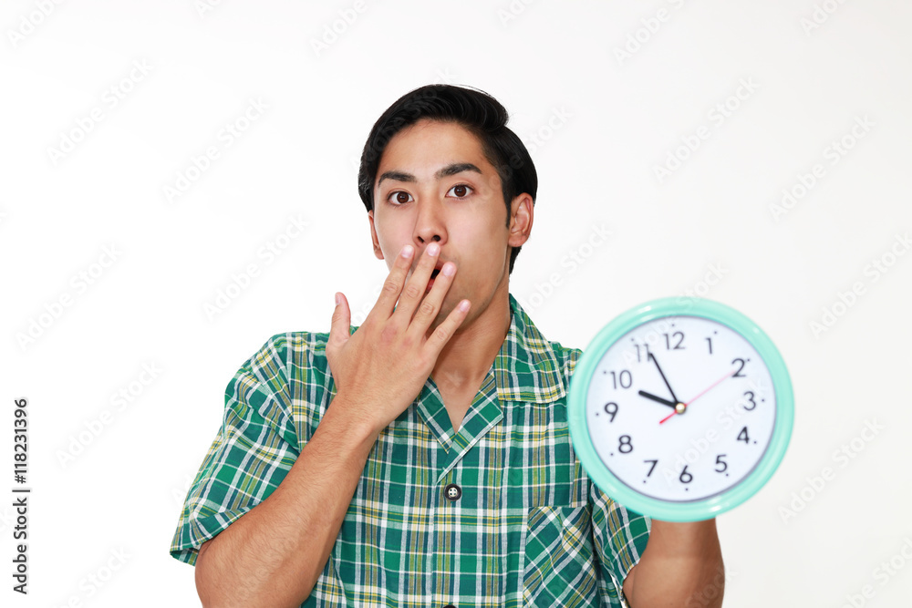 時計を持つ男性 時計を持つ男性
