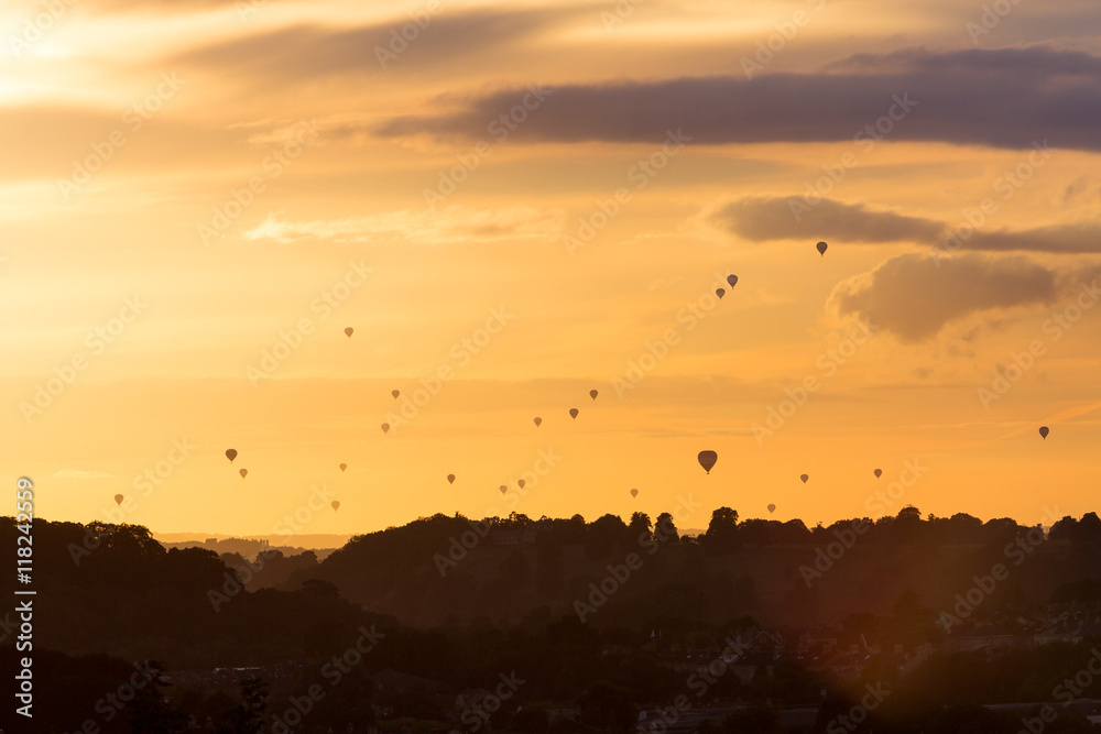 Naklejka premium Hot Air Balloons at Sunset