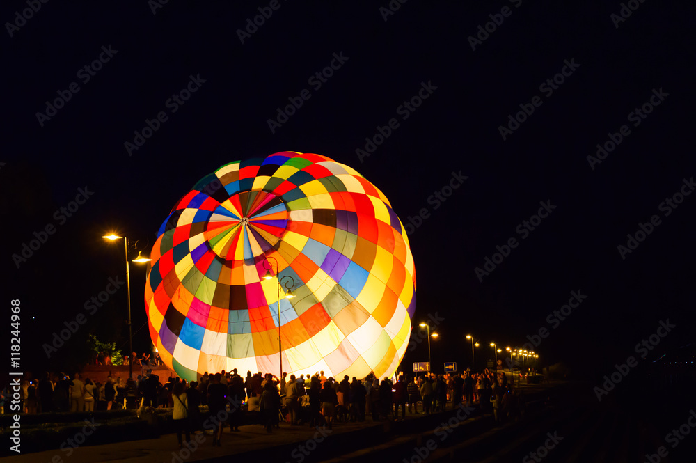 baloon standing at night