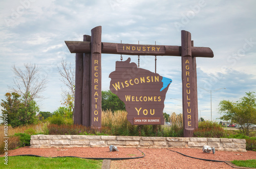 Wisconsin welcomes you sign photo