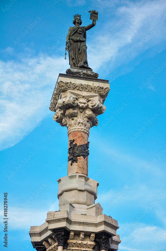 Fototapeta premium Monumento a los Fueros, Pamplona, Navarra, España