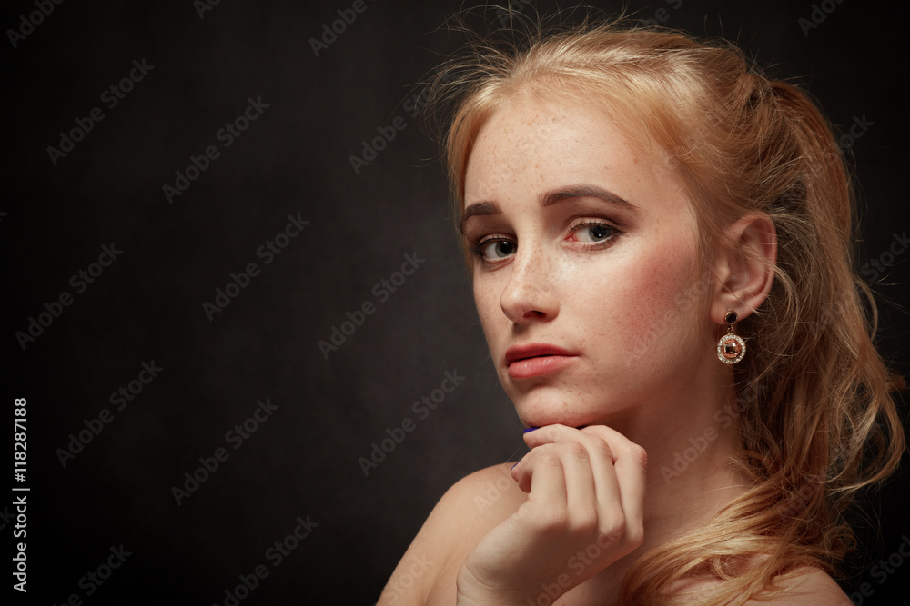 Fototapeta premium sad blond gir