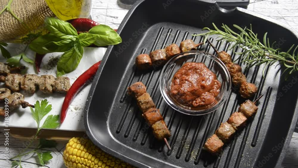 Pinchitos de cerdo a las finas hierbas Mini pork skewers with herbs Choricitos y pinchitos de cerdo al pimenton with chorizo هريسة Harissa Хариса हरीसा ハリッサ אריסה 哈里薩辣醬