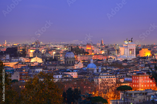 Fototapeta Naklejka Na Ścianę i Meble -  Rome (Italy) - The famous Janiculum hill and terrace, with emotional cityscape on the Italy capital. Here: cityscape at the dusk