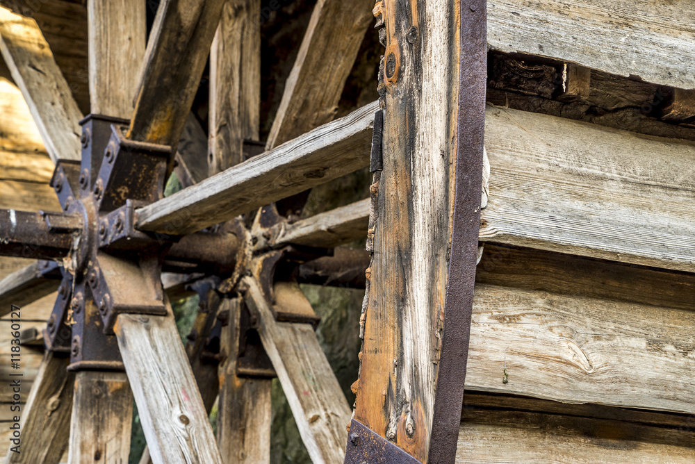 Schaufeln eines Strauberrades einer historischen Mühle Schaufeln eines Strauberrades einer historischen Mühle