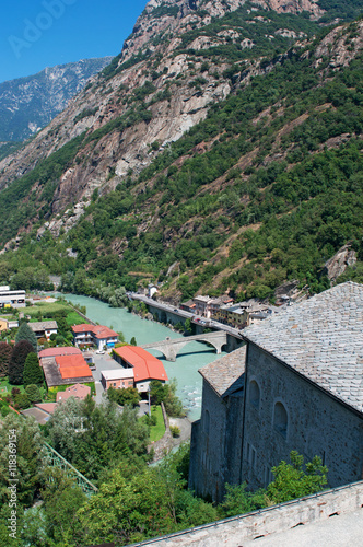 Wallpaper Mural Bard, Valle d'Aosta, Italia: vista panoramica del fiume Dora Baltea dal Forte di Bard Torontodigital.ca