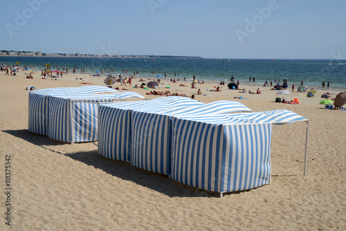 Tentes sur la plage de  La Baule-Escoublac