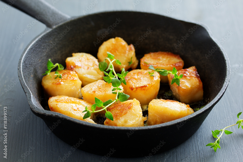 Scallops fried in cream sauce with herbs.