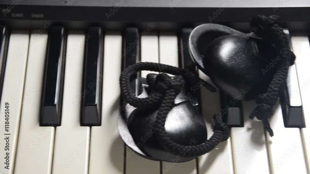 Kastagnetter Καστανιέτες Castanets Nacchere Kastanjetter Kastanjetit Kastagnetten Castañuelas Nàcchiri Palillos Kastanjete 響板 Կաստանիետներ كاستانيت Castagnettes 캐스터네츠 カスタネット Castanholas Castanhetas