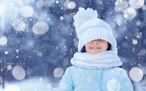 Cute girl outdoor in winter...