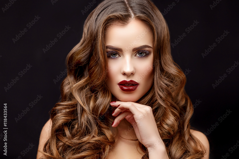 Fototapeta premium Beautiful Woman with Clean Fresh Skin and healthy curly hair