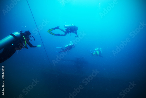 Divers and Marine shipwreck © para827