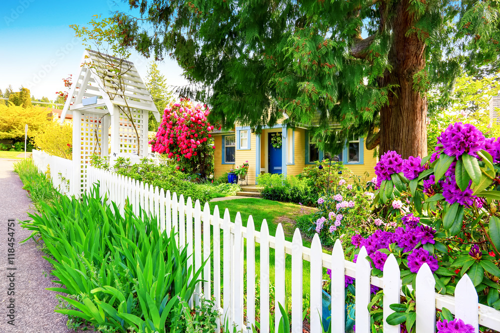 Small Yellow house exterior with White picket fence Small Yellow house exterior with White picket fence
