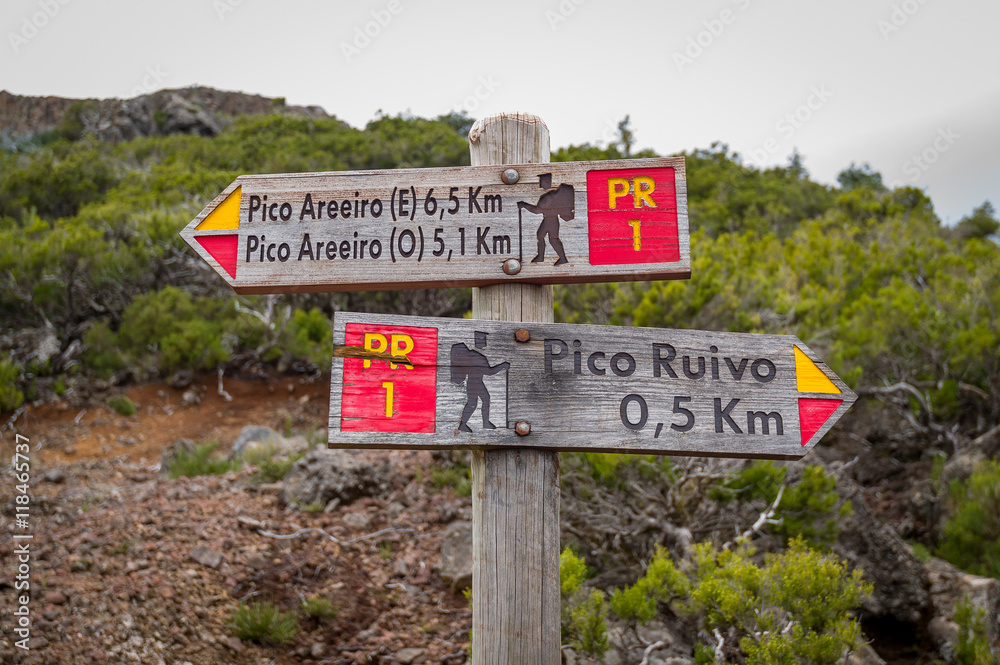 Pico Ruivo and Arieiro hiking path sign