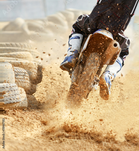 Fotografie motocross bike increase speed in track
