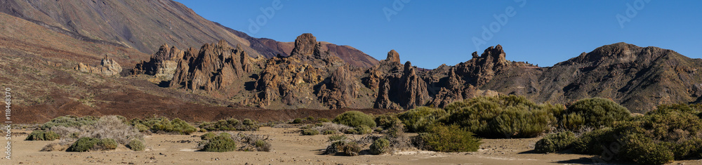 Panorama - Blick auf Los Roques am Fuß des Pico del Teide - Cañadas - Teneriffa