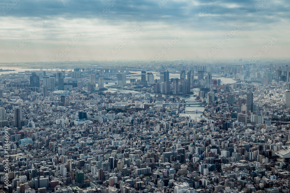 天気が悪い日の東京スカイツリーからの都心方面の眺め