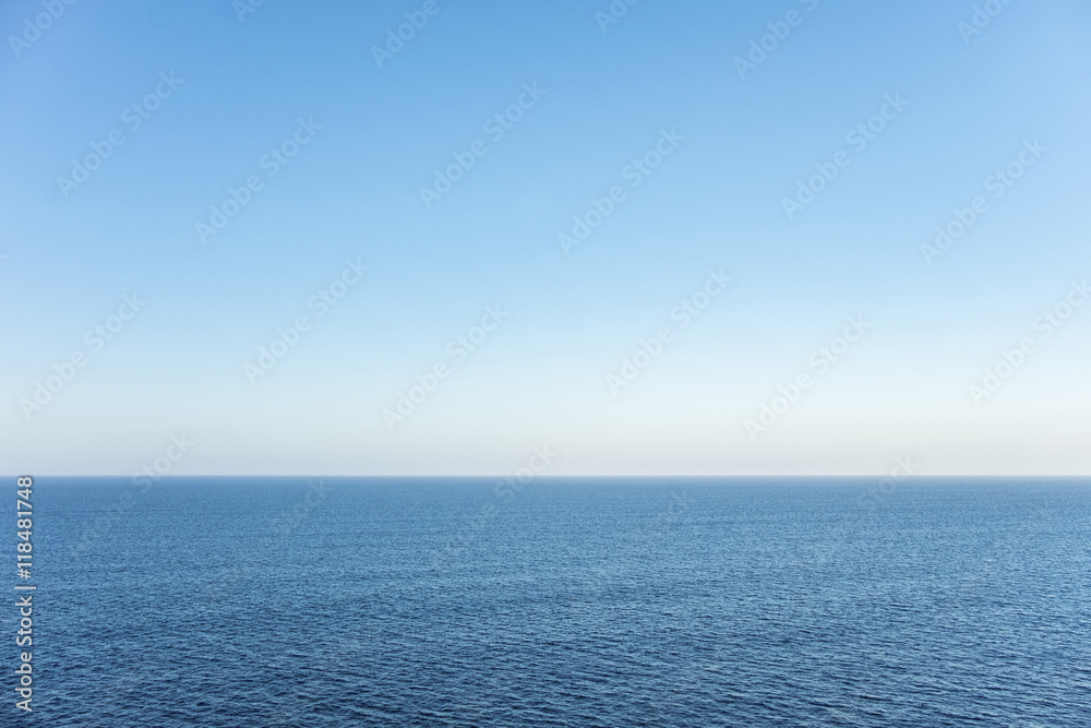 Fototapeta premium High view over an ocean horizon on a clear day