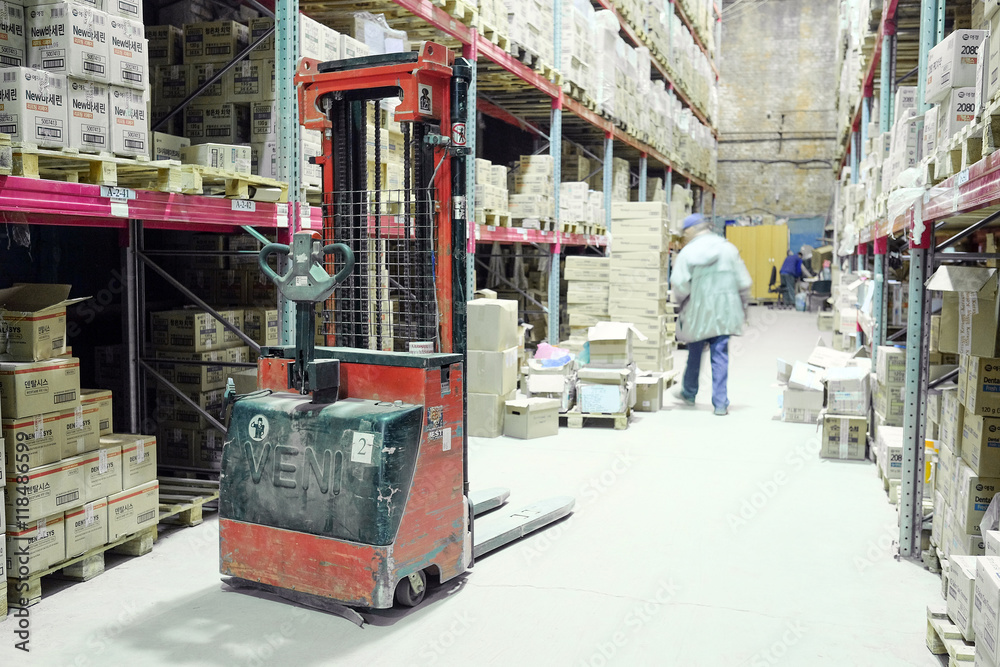 Obraz premium The image of forklift under the white background