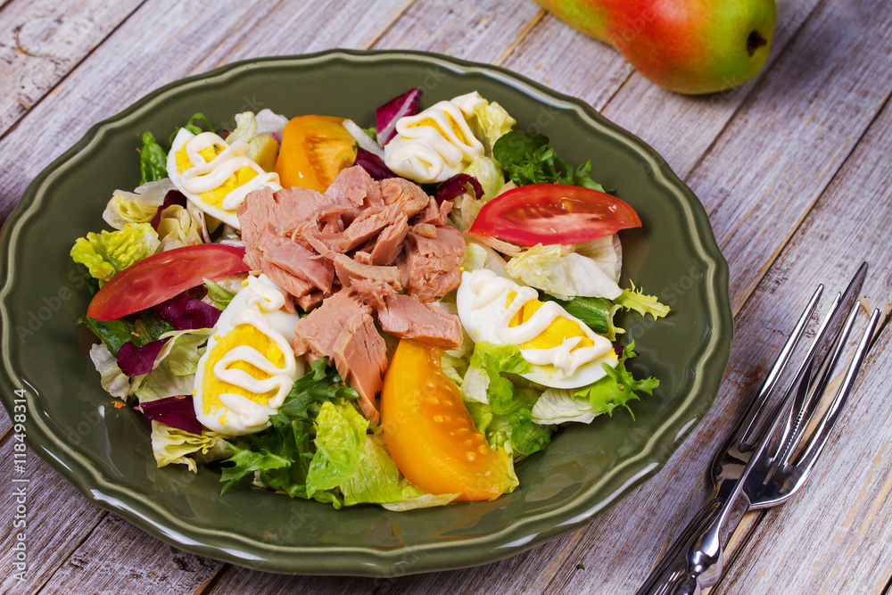 Tuna, egg and vegetable salad Tuna, egg and vegetable salad