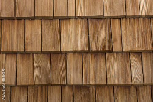 Wand aus einzelnen Holzkacheln