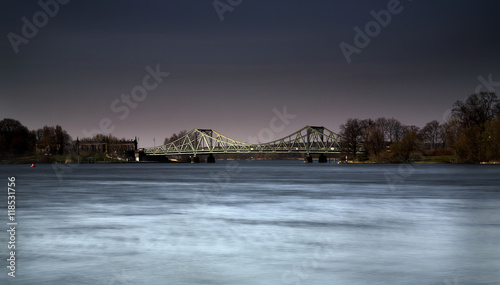 Blick auf Glienicker Brücke Potsdam-Berlin
