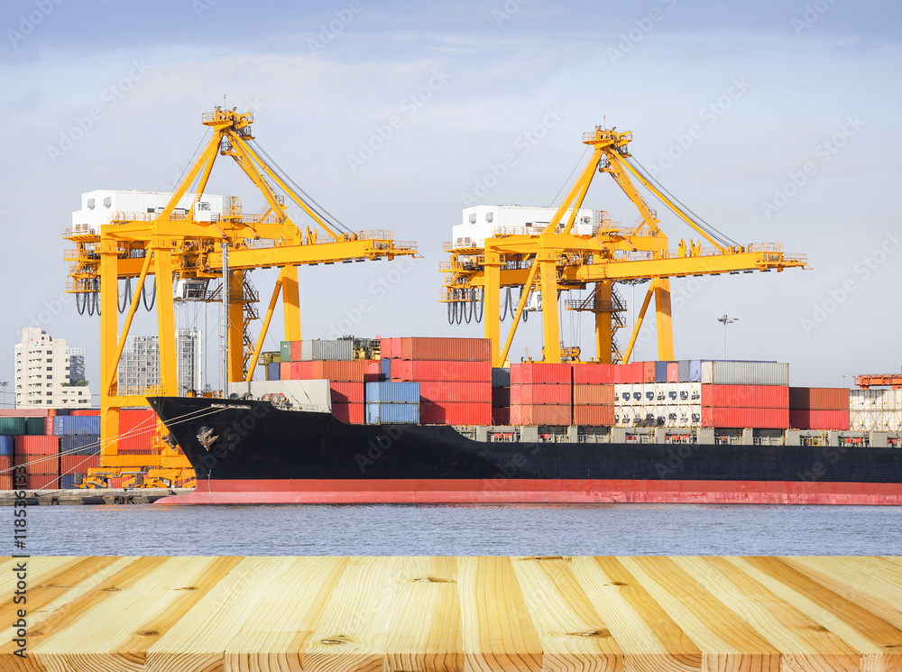 Gantry crane loading and unloading cargo container from cargo ship at ...
