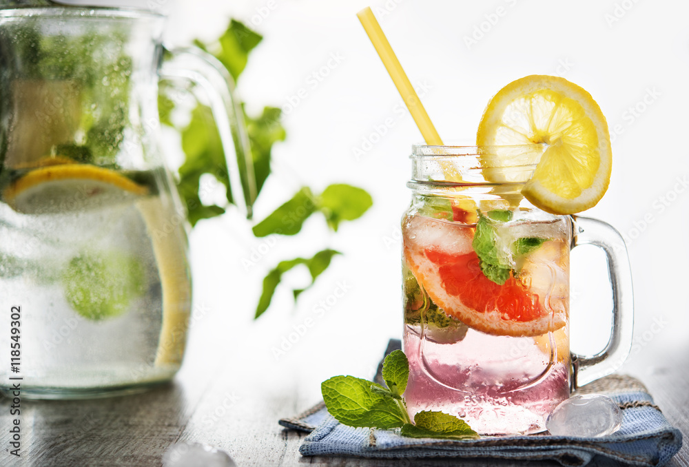 Fototapeta premium Refreshing summer drink