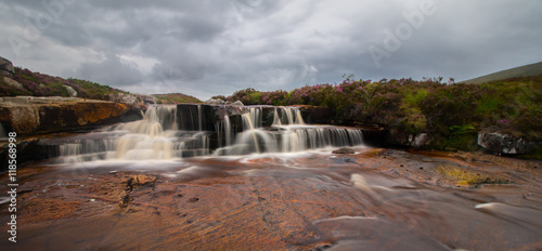 Wasserfälle im Glen Coe Tal, Highlands, Schottland, Breitbild