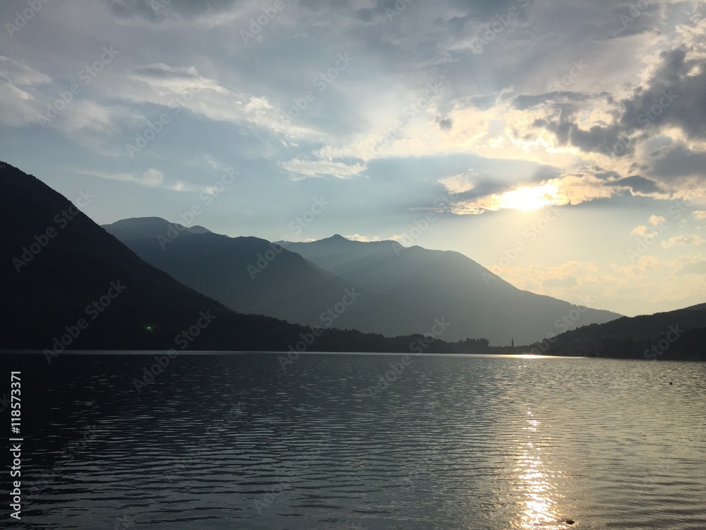 Lago Maggiore al tramonto, Piemonte, Italia Lago Maggiore al tramonto, Piemonte, Italia