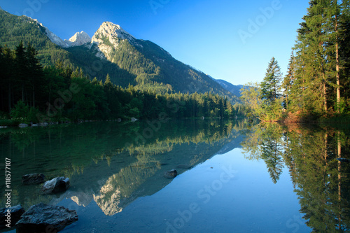 Fototapeta Naklejka Na Ścianę i Meble -  Am Hintersee in den Berchtesgadener Alpen, Ramsau, Berchtesgaden, Bayern, Deutschland