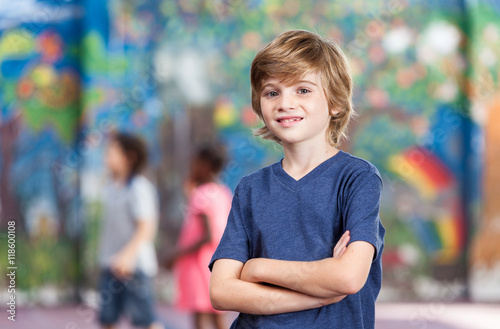 Wallpaper Mural Multi ethnic classroom playing at school Torontodigital.ca