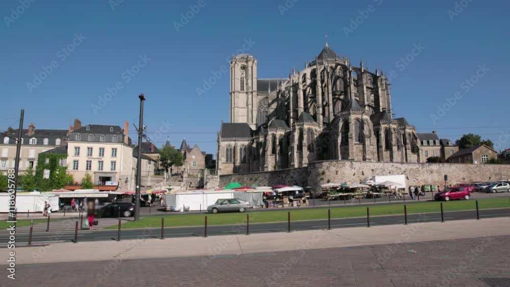Cathedral of Saint Julian of Le Mans and Place des Jacobins market