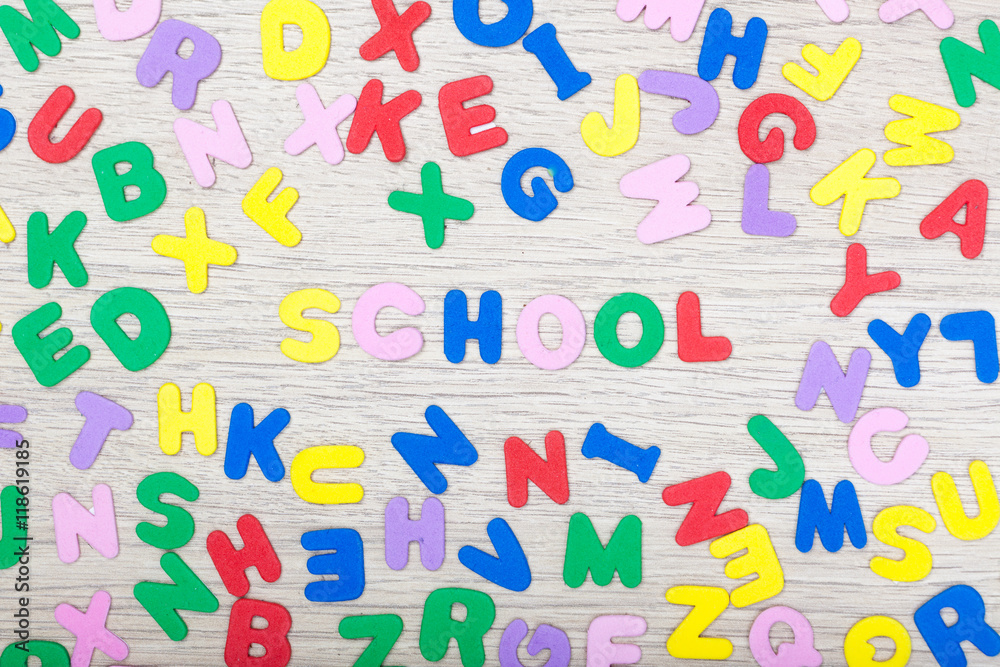 Bunter Buchstabensalat mit Wort school Bunter Buchstabensalat mit Wort school
