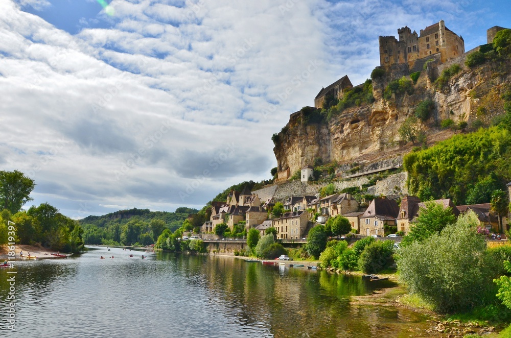 historische Altstadt an den Ufern der Dordogne in Frankreich
