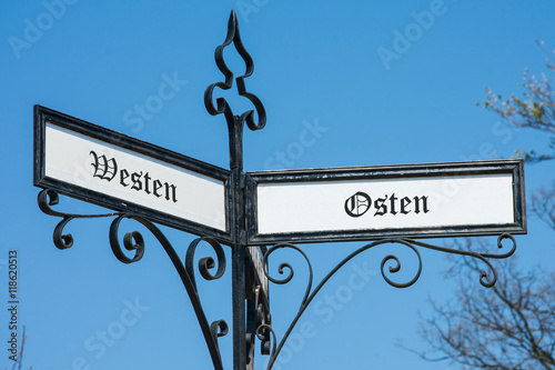 Schild 108 - Osten photo