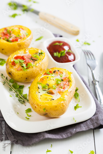 Potatoes stuffed with bacon, greens and eggs