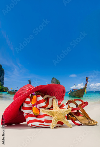 Summer beach bag with straw hat