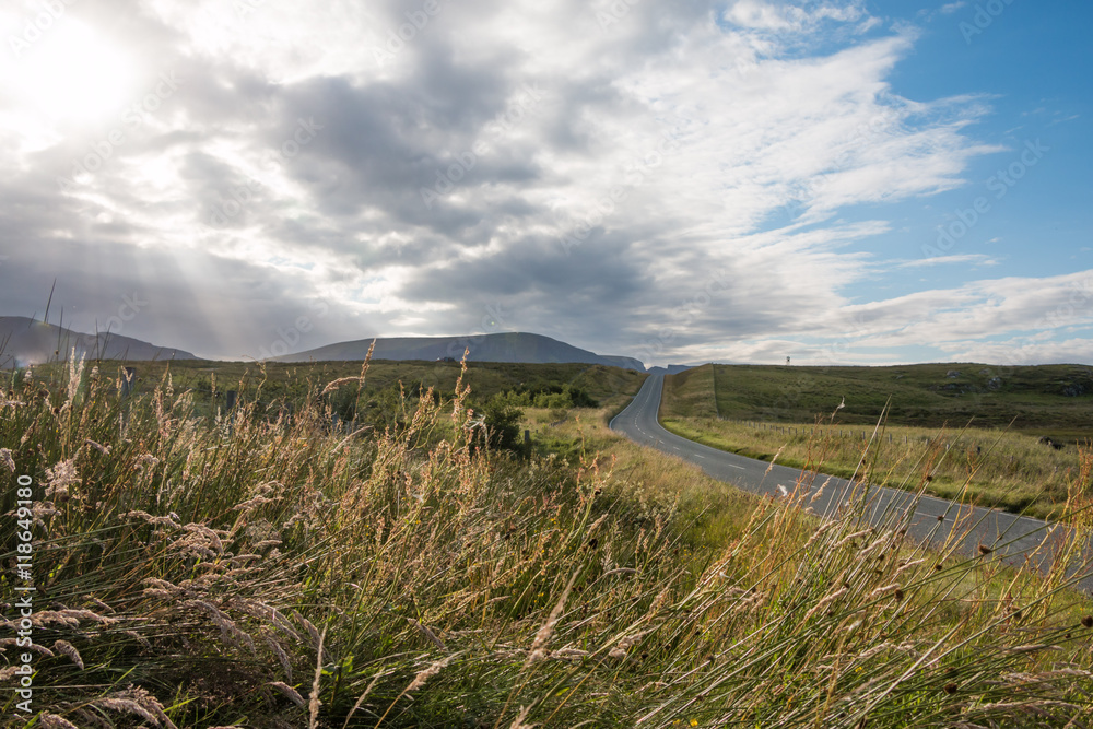 Landstraße auf der Isle of Skye, Schottland
