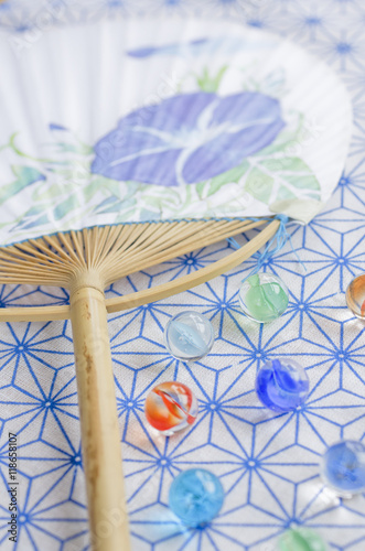 うちわとビー玉