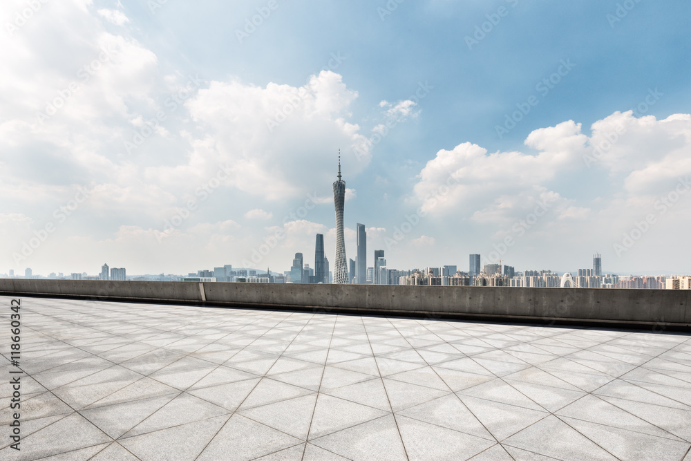 Obraz premium landmark guangzhou tower from empty floor