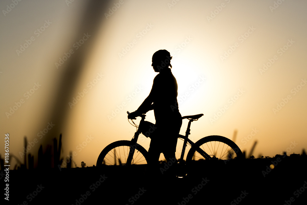 Obraz premium sunset and silhouette backlight bikers