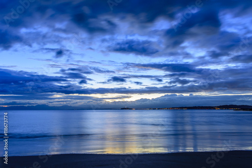 夕暮れ　砂浜　江の島
