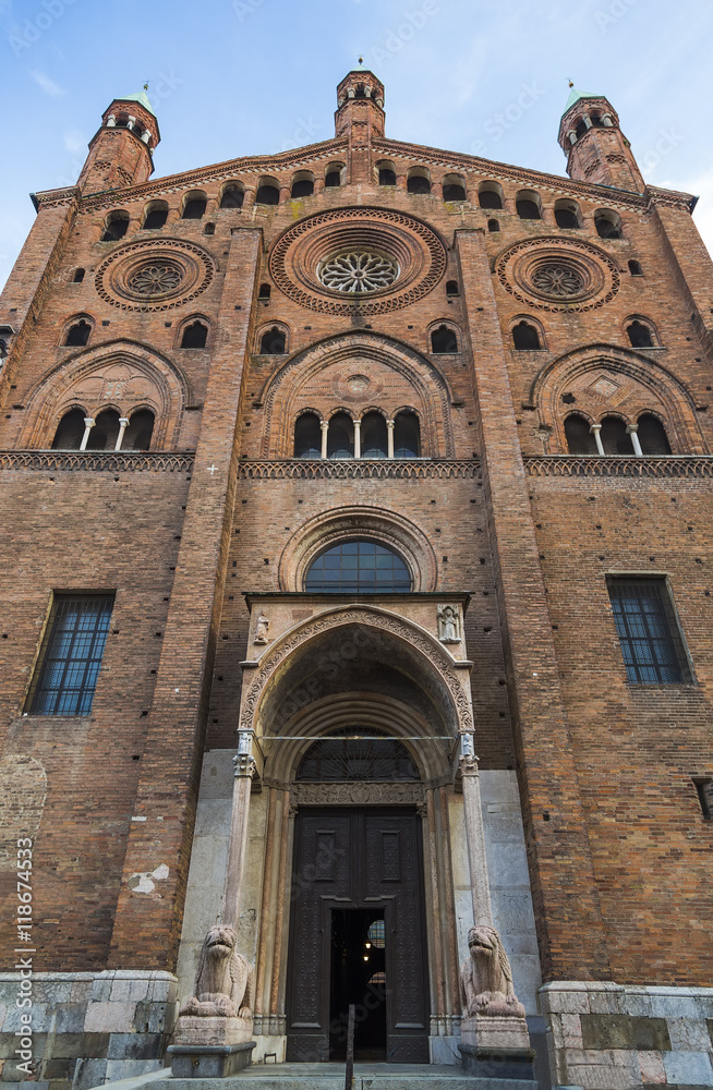 Side entrance to the Cathedral of Cremona Side entrance to the Cathedral of Cremona