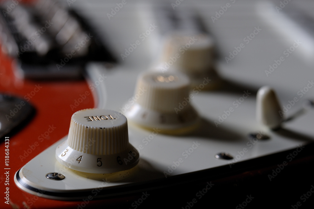 Klanregler und Tonabnehmer einer E-Gitarre Klanregler und Tonabnehmer einer E-Gitarre