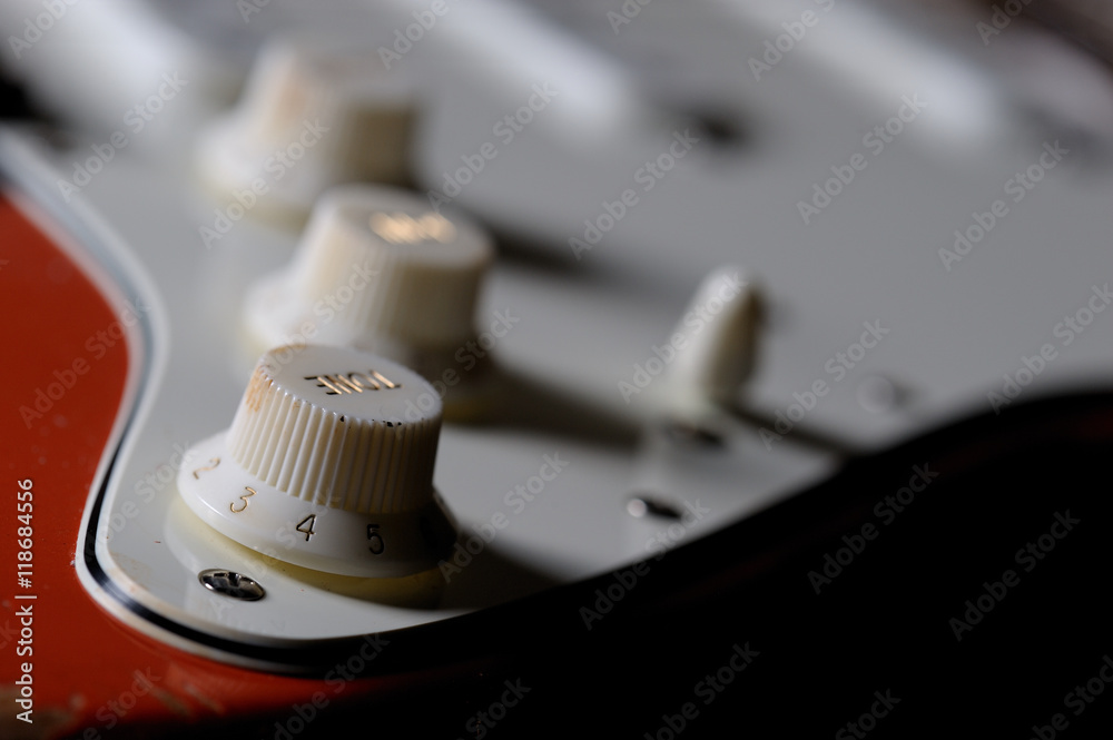 Klangregler und Tonabnehmer einer E-Gitarre Klangregler und Tonabnehmer einer E-Gitarre