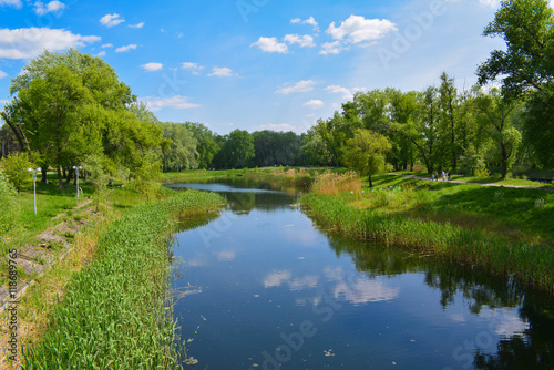 Fototapeta Naklejka Na Ścianę i Meble -  Lake in the park